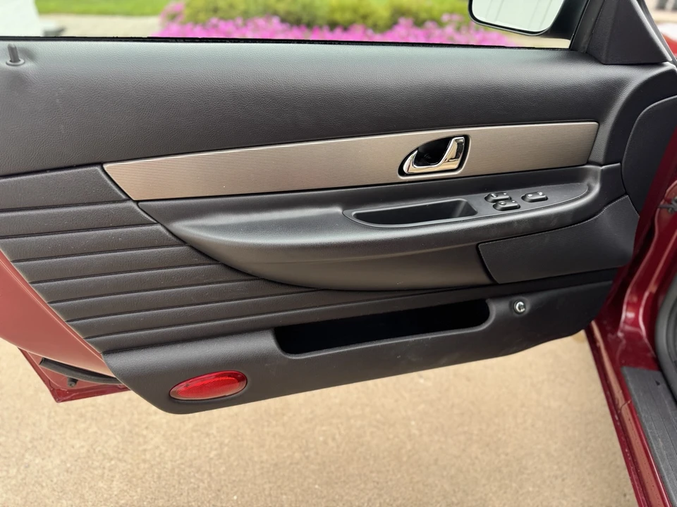 2004 Ford Thunderbird 11th Gen - Image 17 of 31
