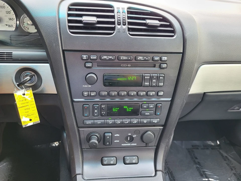 2004 Ford Thunderbird 11th Gen - Image 28 of 30