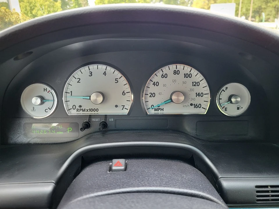 2004 Ford Thunderbird 11th Gen - Image 26 of 30