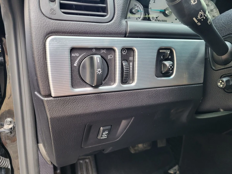 2004 Ford Thunderbird 11th Gen - Image 29 of 30