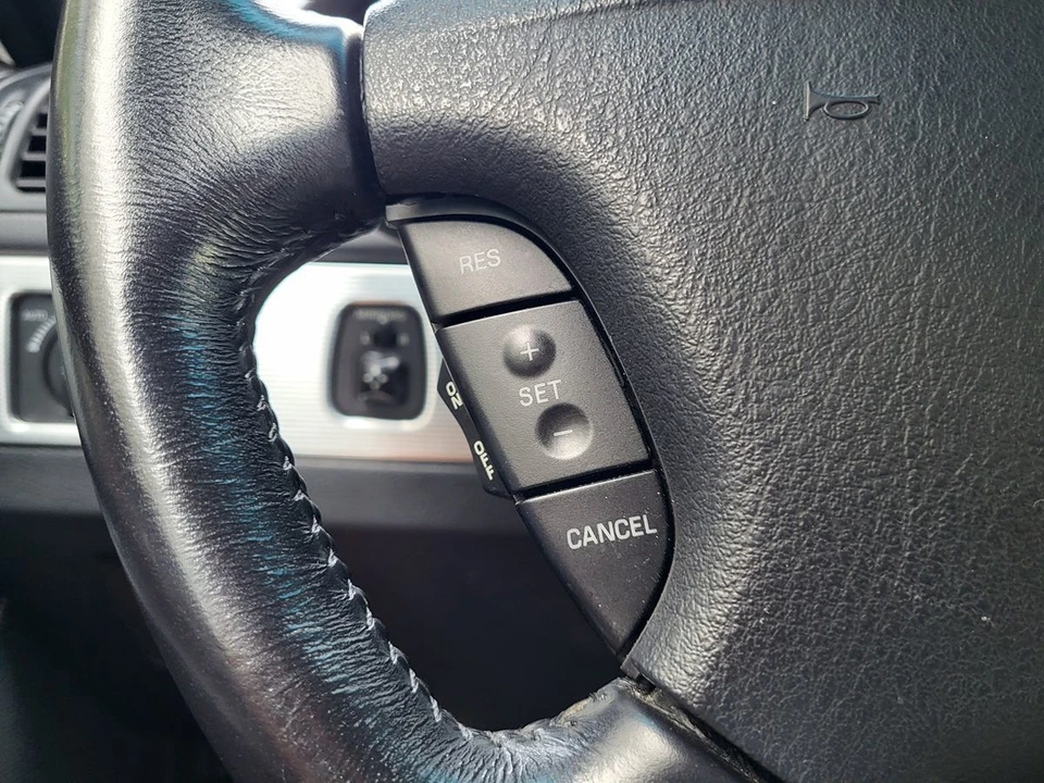 2004 Ford Thunderbird 11th Gen - Image 24 of 30
