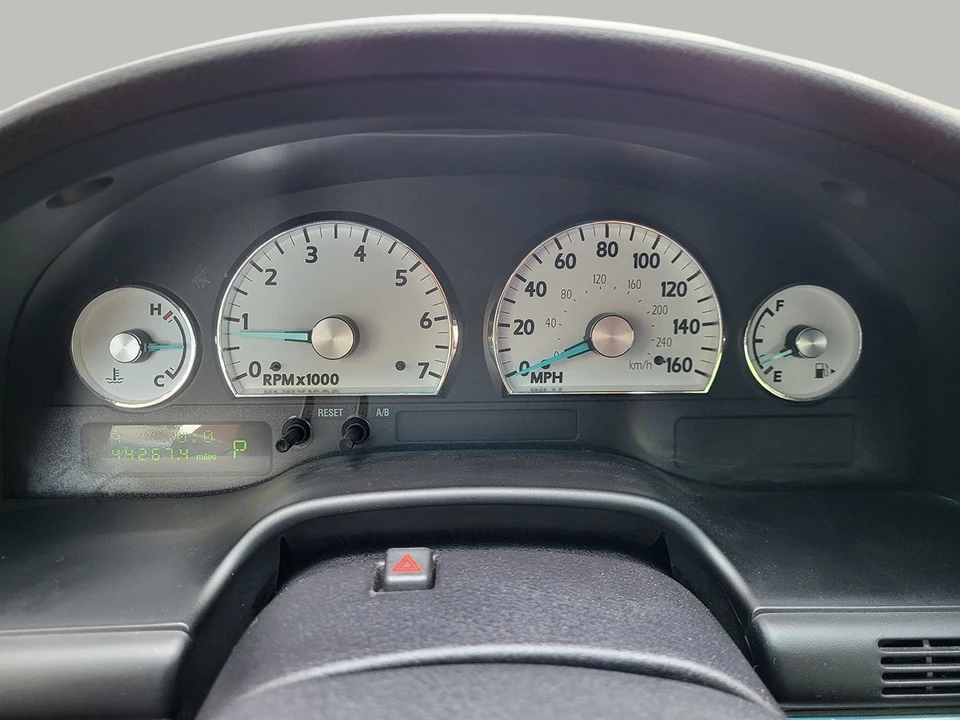 2004 Ford Thunderbird 11th Gen - Image 26 of 30