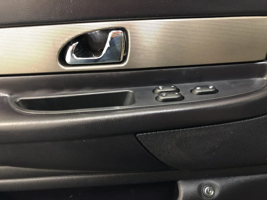 2004 Ford Thunderbird 11th Gen - Image 7 of 12