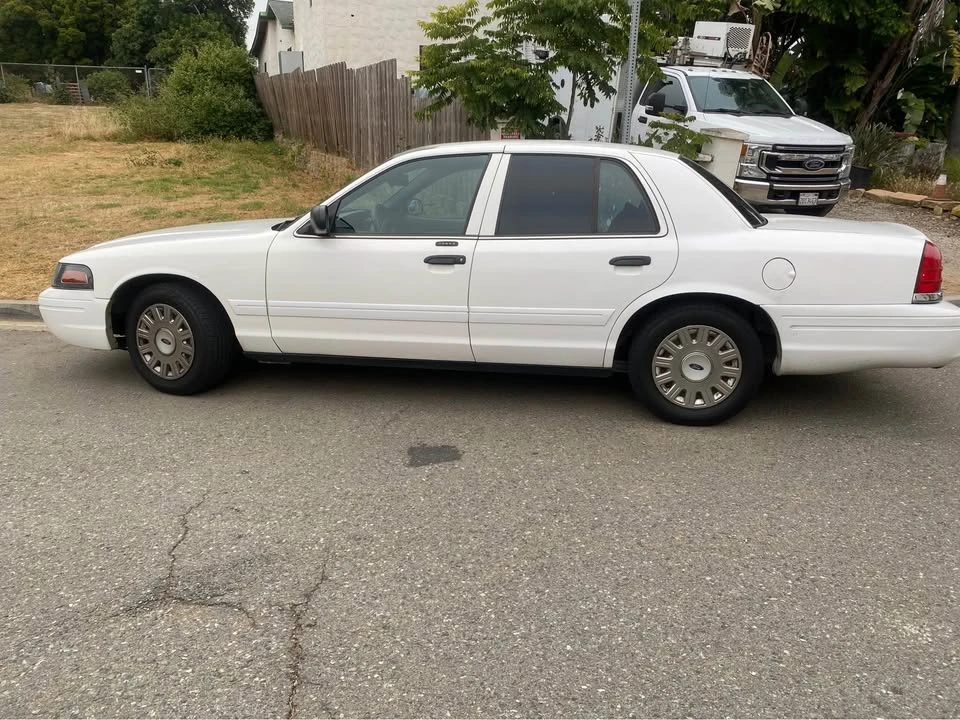 2004 Ford Crown Victoria - Image 2 of 4