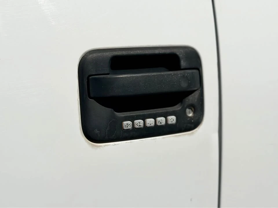 2004 Ford F-Series - Image 13 of 20