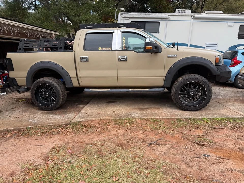 2004 Ford F-Series - Image 2 of 3