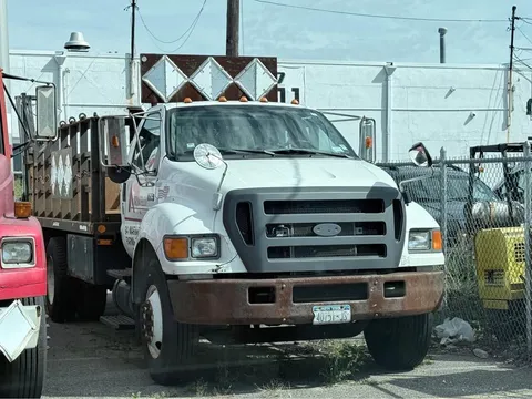 2004 Ford F750