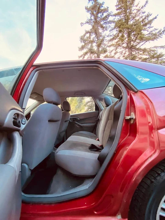2004 Ford Focus 1st Gen - Image 9 of 17