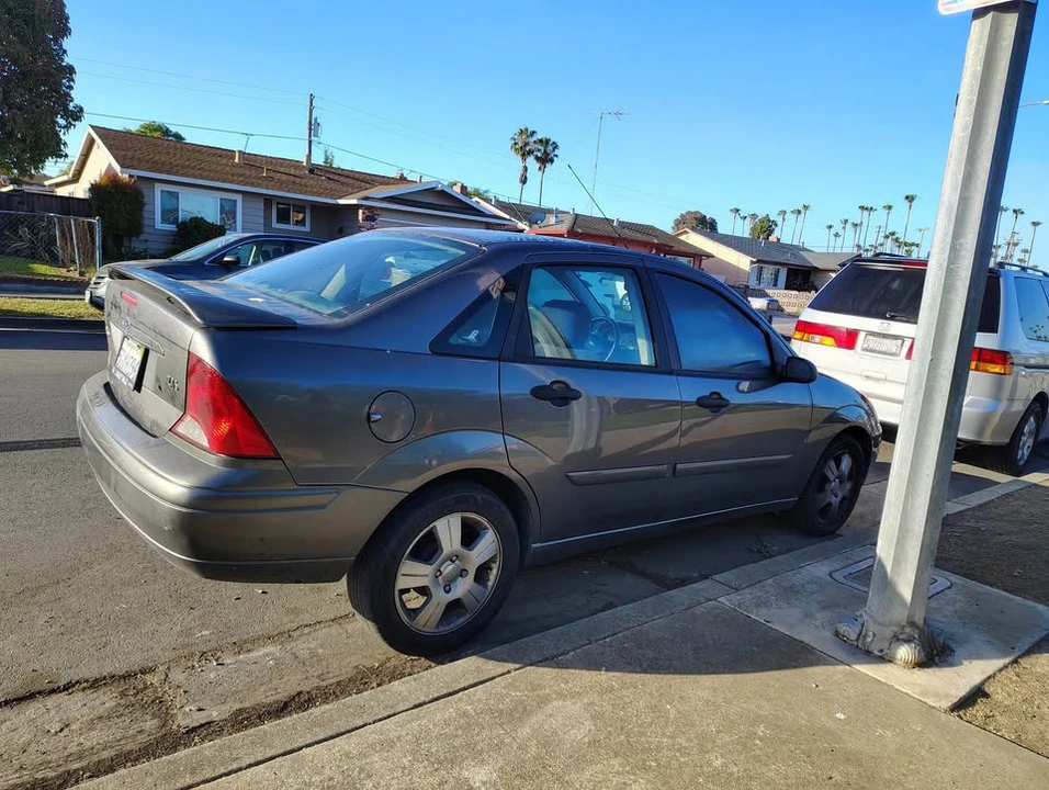 2004 Ford Focus 1st Gen - Image 3 of 4