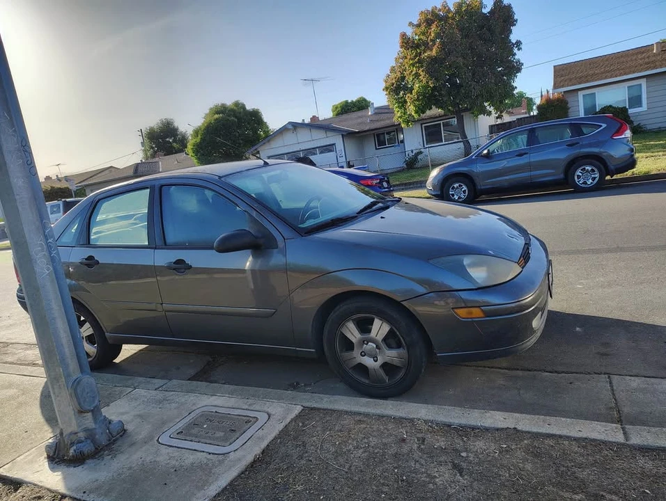 2004 Ford Focus 1st Gen - Image 2 of 4