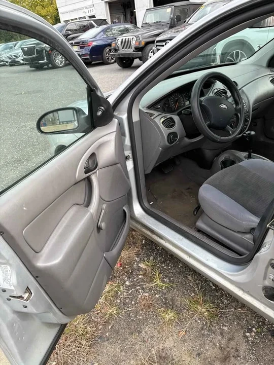2004 Ford Focus 1st Gen - Image 10 of 14