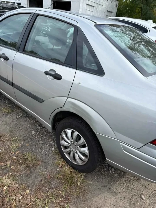 2004 Ford Focus 1st Gen - Image 5 of 14