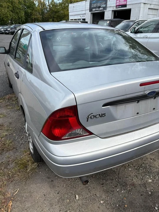 2004 Ford Focus 1st Gen - Image 10 of 20