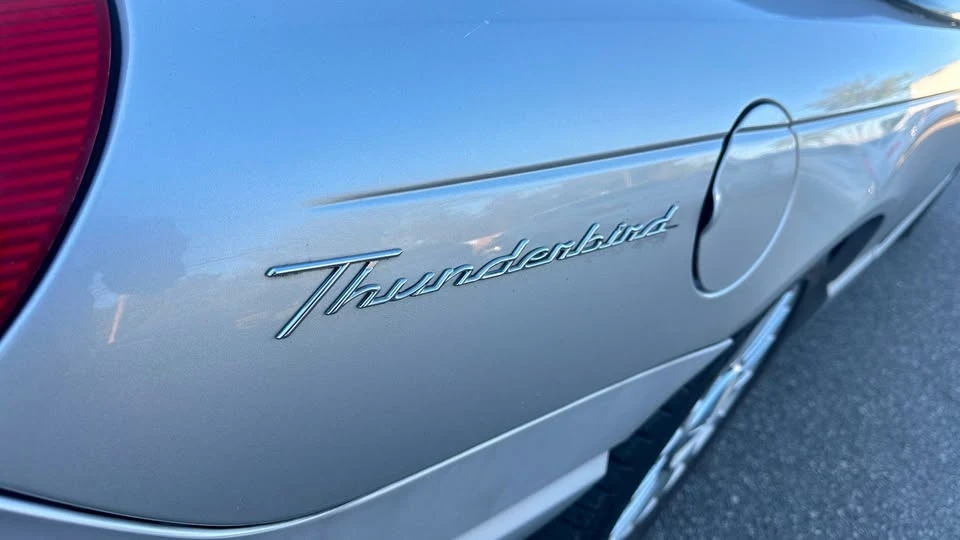 2004 Ford Thunderbird 11th Gen - Image 11 of 19