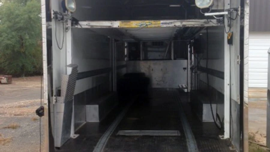 2004 Freightliner - Image 8 of 11