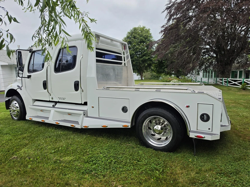2004 Freightliner - Image 8 of 31