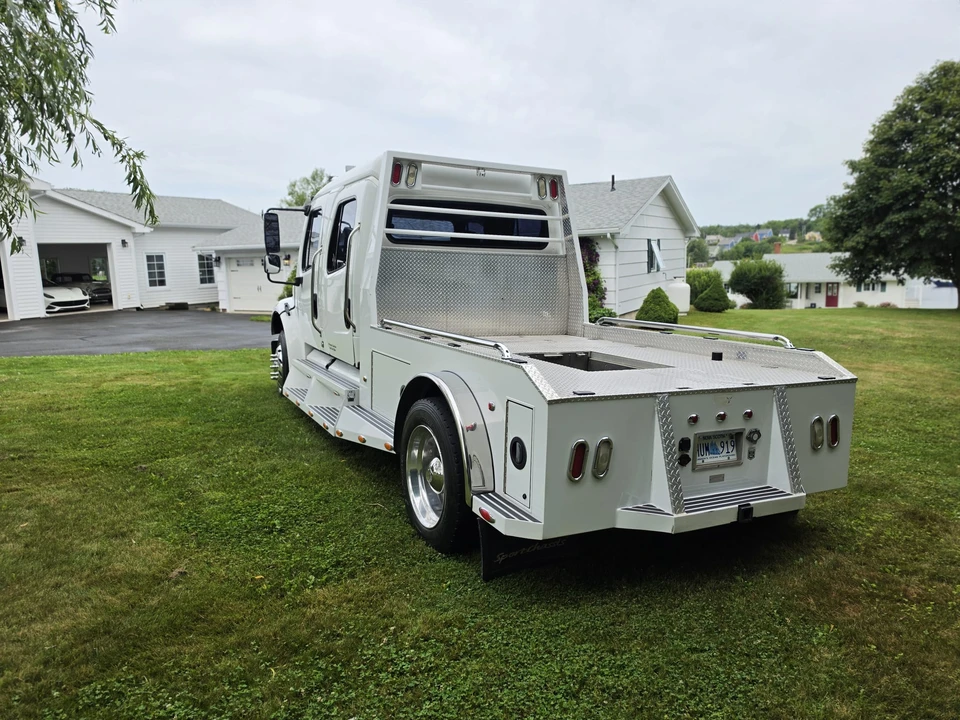 2004 Freightliner - Image 9 of 31