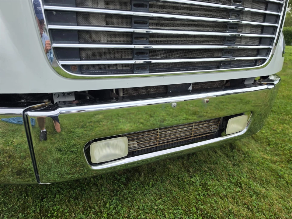 2004 Freightliner - Image 20 of 31