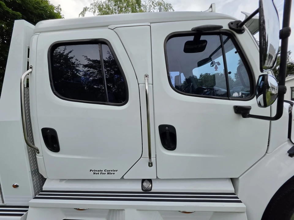 2004 Freightliner - Image 16 of 31