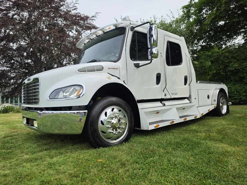 2004 Freightliner - Image 7 of 31