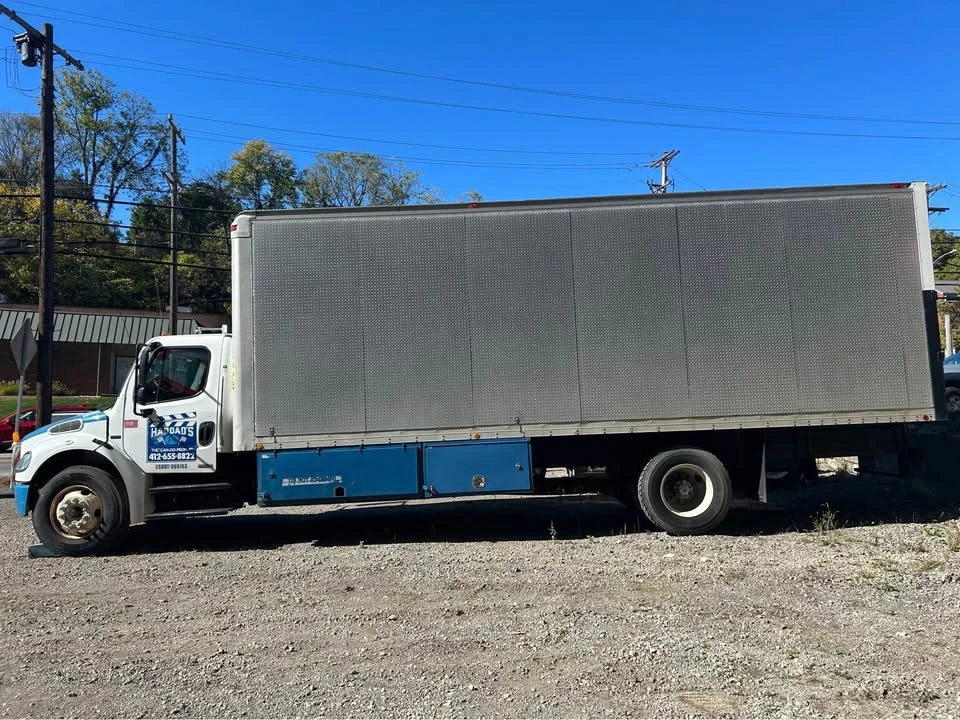 2004 Freightliner - Image 3 of 11