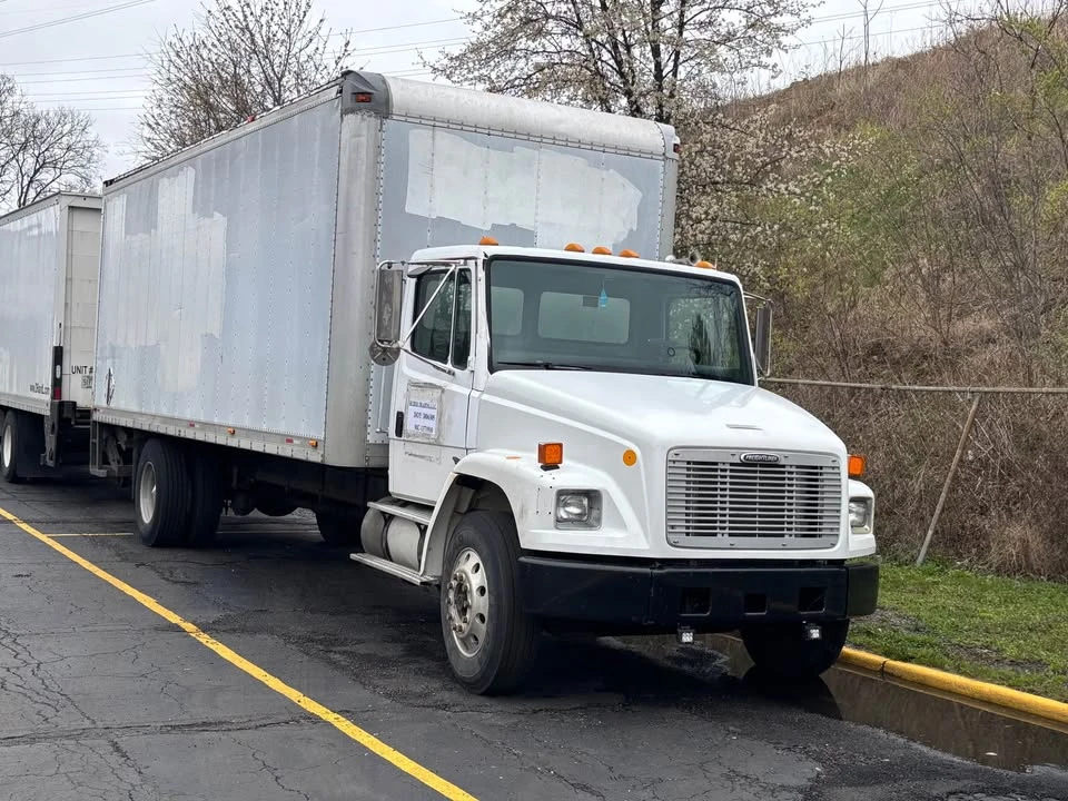 2004 Freightliner - Image 3 of 3