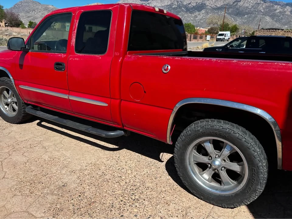 2004 GMC Sierra 2nd Gen - Image 3 of 11