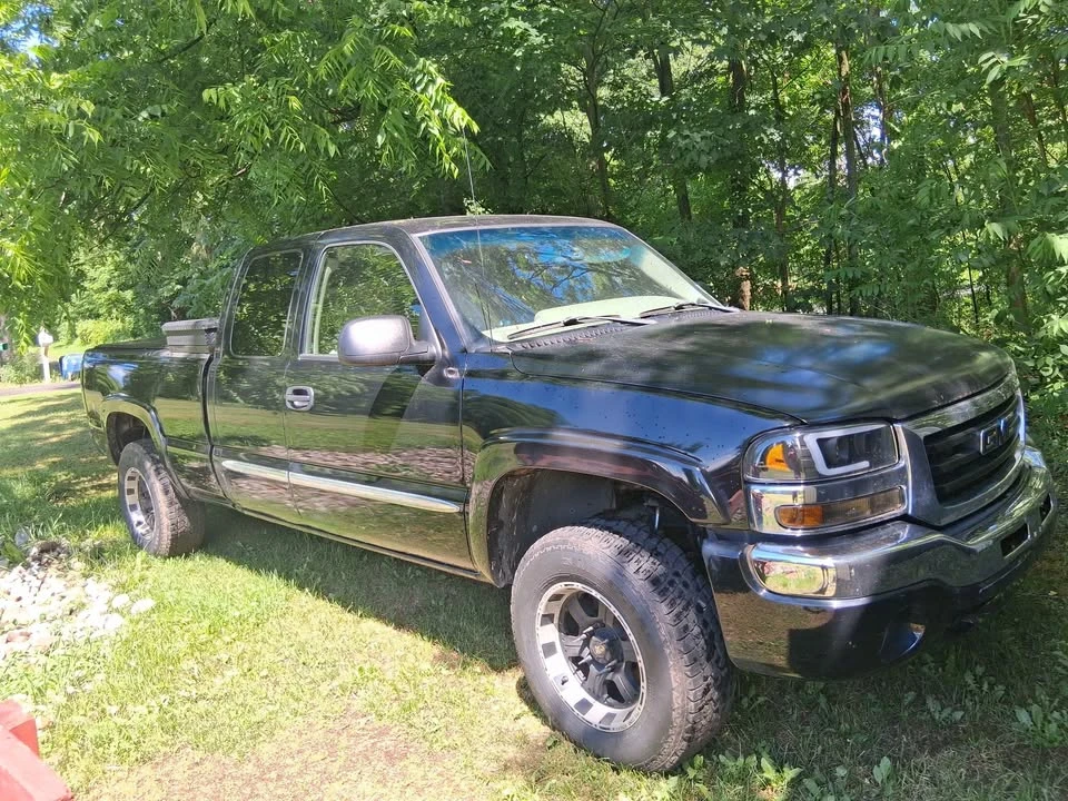 2004 GMC Sierra 2nd Gen - Image 4 of 15