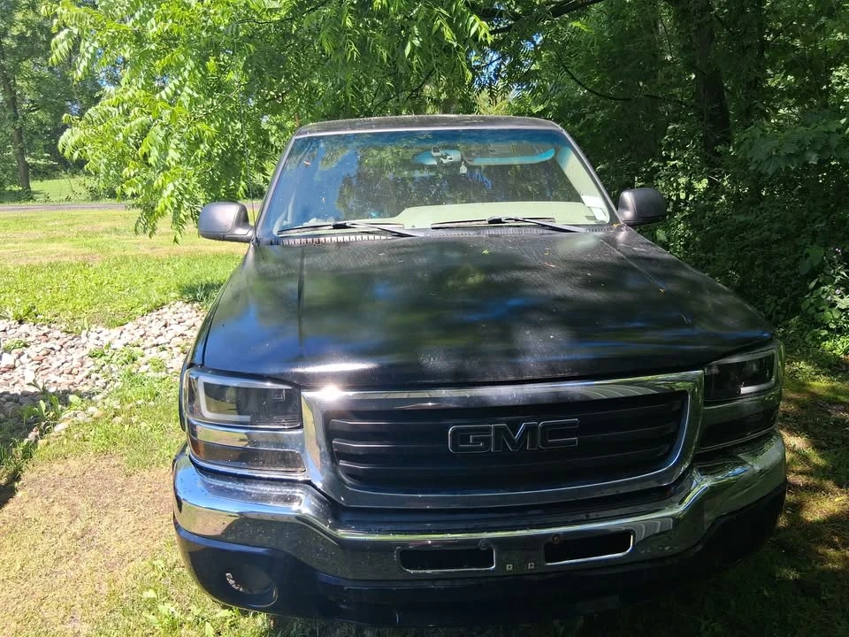2004 GMC Sierra 2nd Gen - Image 3 of 15