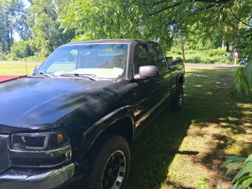 2004 GMC Sierra 2nd Gen - Image 2 of 15