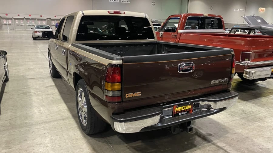 2004 GMC Sierra 2nd Gen - Image 3 of 19