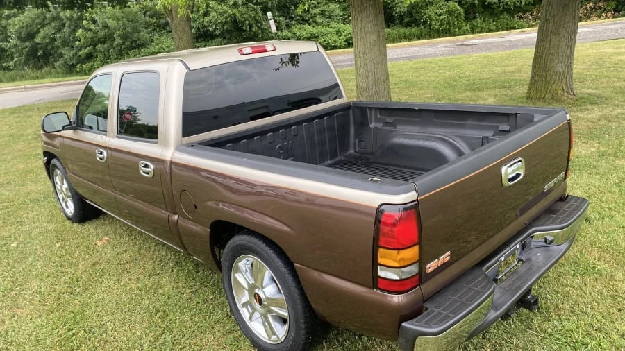 2004 GMC Sierra 2nd Gen - Image 15 of 19