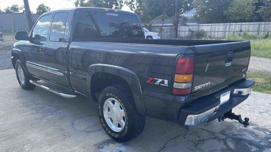 2004 GMC Sierra 2nd Gen - Image 2 of 7
