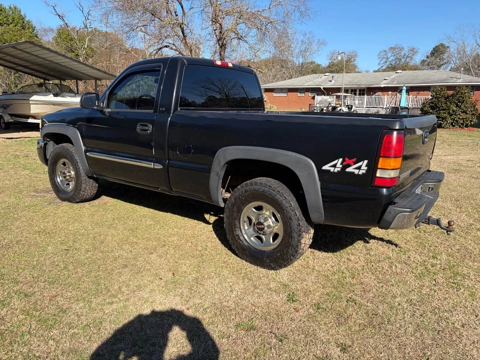 2004 GMC Sierra 2nd Gen - Image 3 of 9
