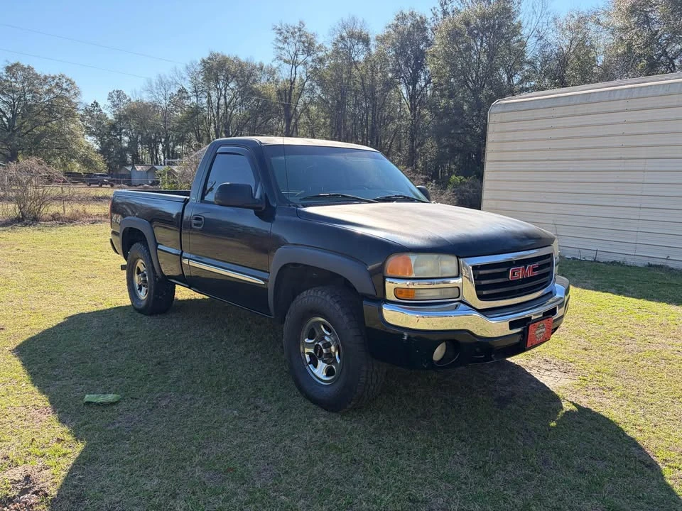 2004 GMC Sierra 2nd Gen - Image 2 of 9