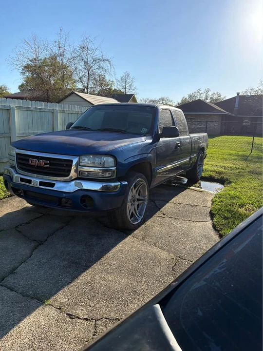 2004 GMC Sierra 2nd Gen - Image 2 of 7