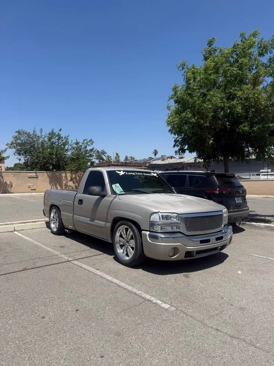 2004 GMC Sierra 2nd Gen - Image 3 of 7