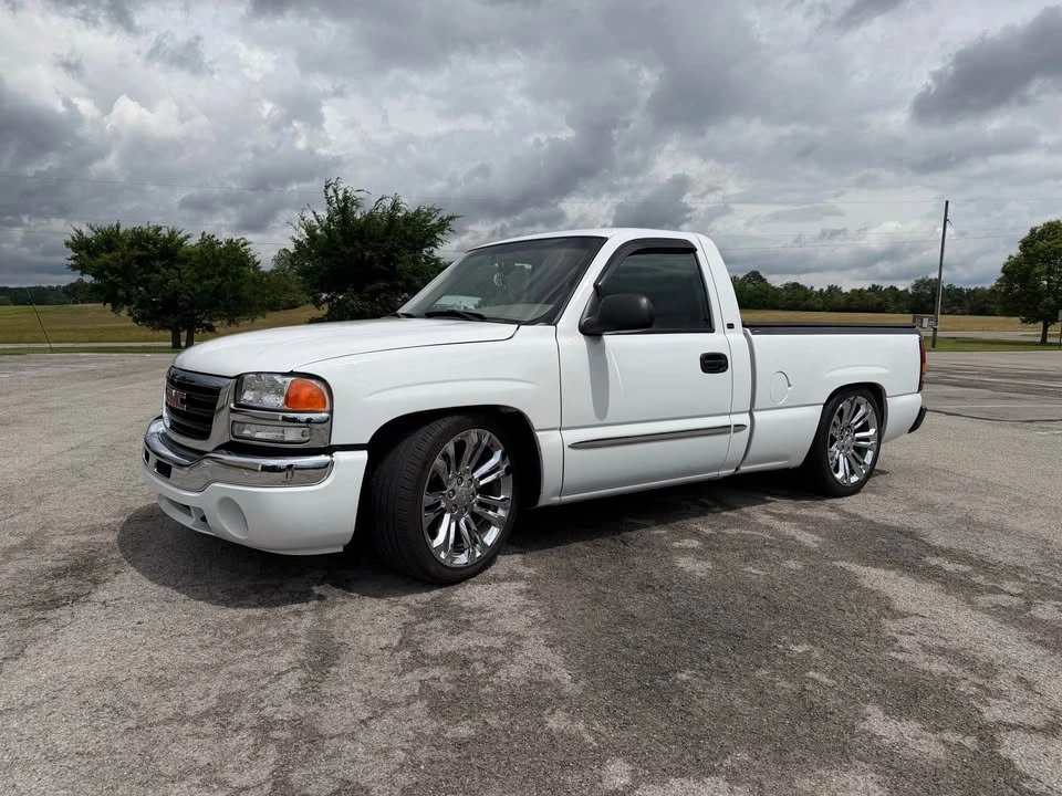 2004 GMC Sierra 2nd Gen - Image 3 of 14