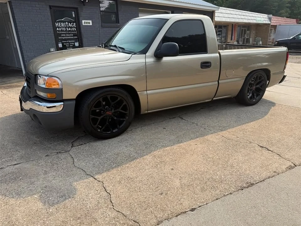 2004 GMC Sierra 2nd Gen - Image 2 of 15