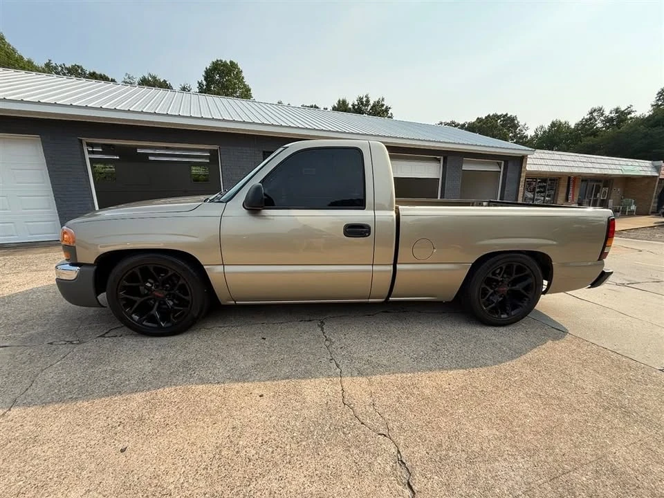 2004 GMC Sierra 2nd Gen - Image 3 of 15
