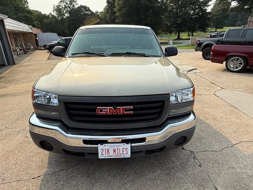 2004 GMC Sierra 2nd Gen - Image 9 of 15