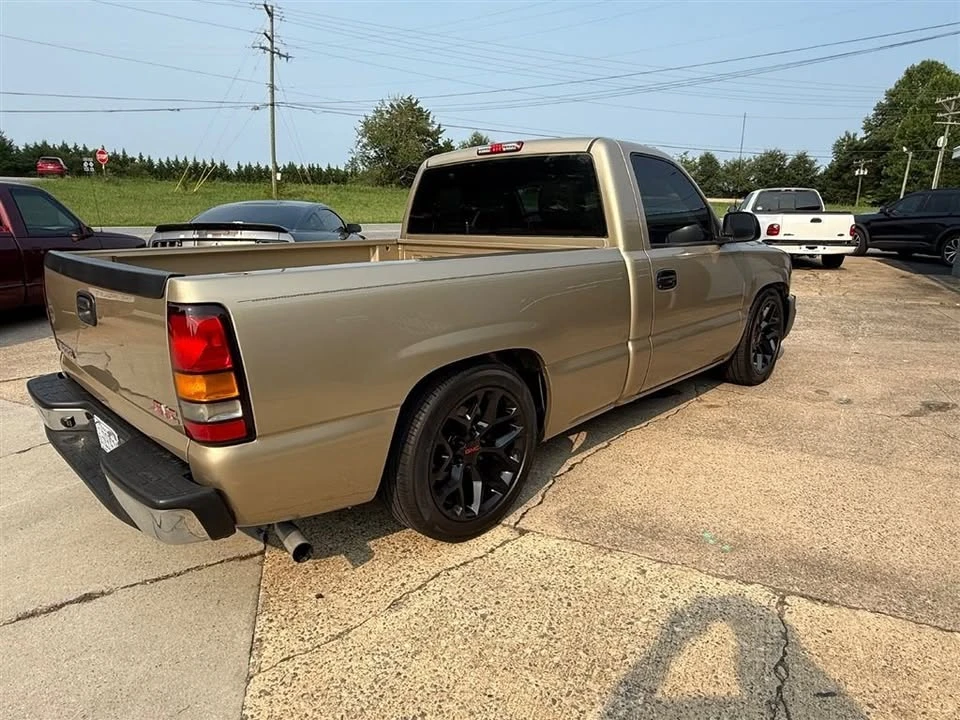 2004 GMC Sierra 2nd Gen - Image 7 of 15
