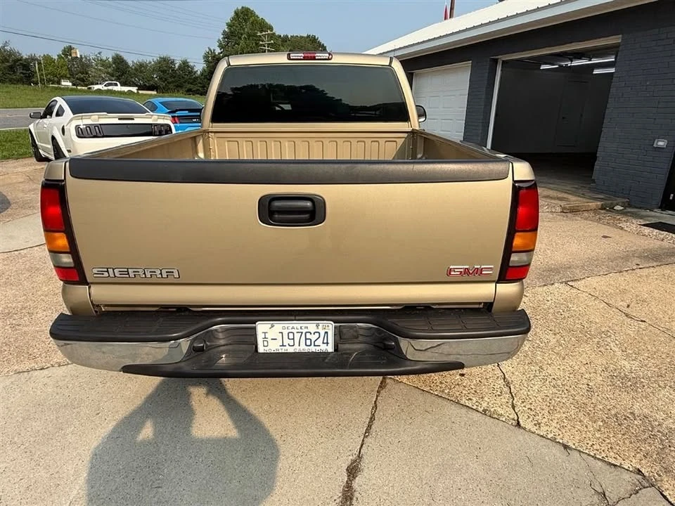 2004 GMC Sierra 2nd Gen - Image 5 of 15