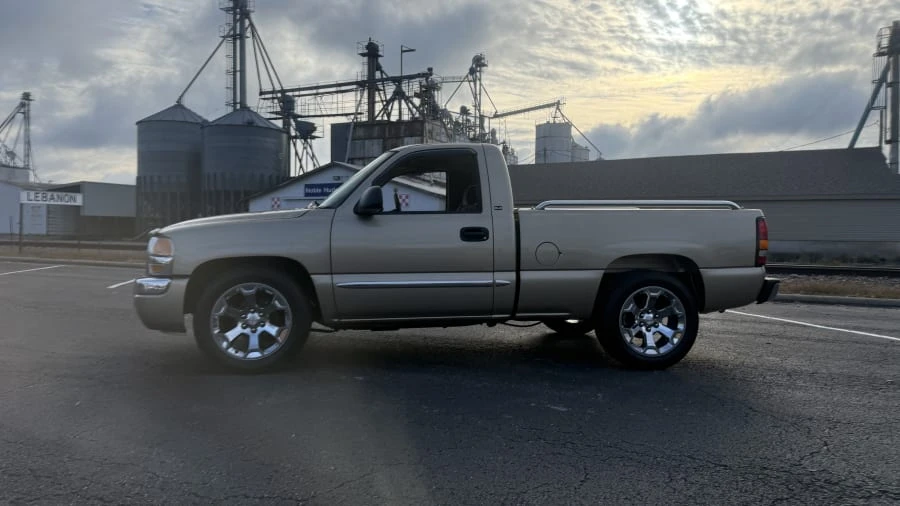 2004 GMC Sierra 2nd Gen - Image 2 of 14