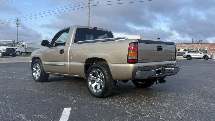 2004 GMC Sierra 2nd Gen - Image 5 of 14