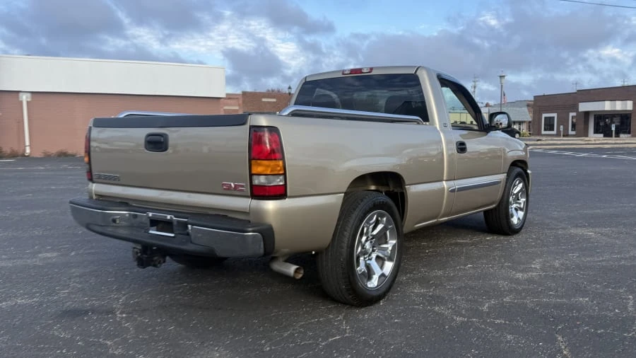 2004 GMC Sierra 2nd Gen - Image 3 of 14
