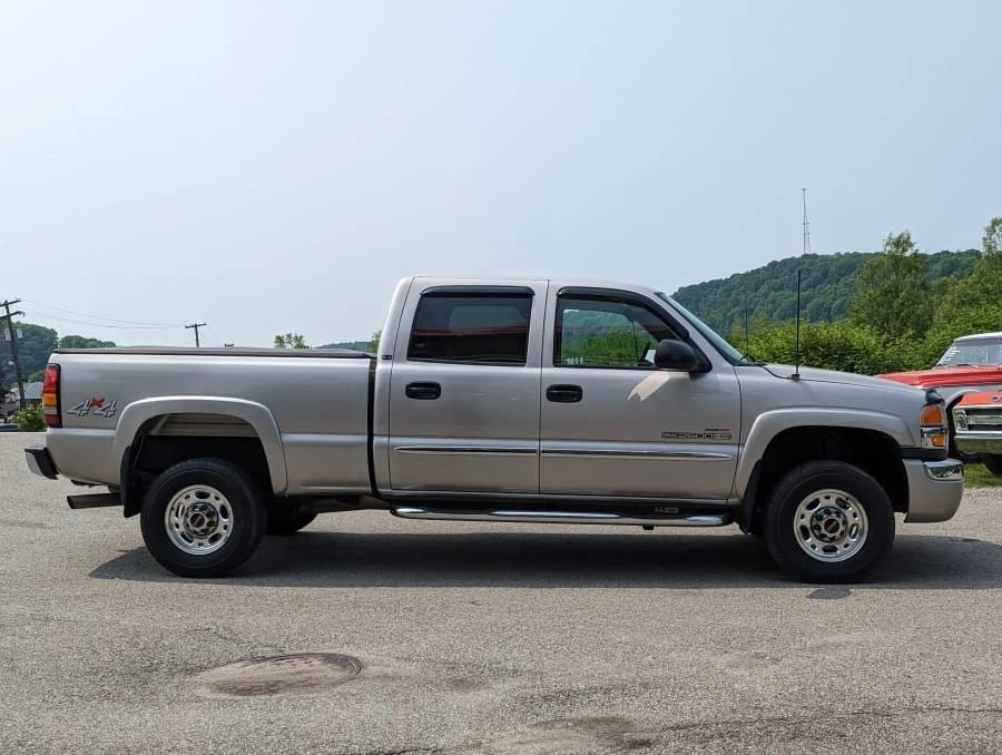 2004 GMC Sierra Heavy Duty 2nd Gen - Image 2 of 31