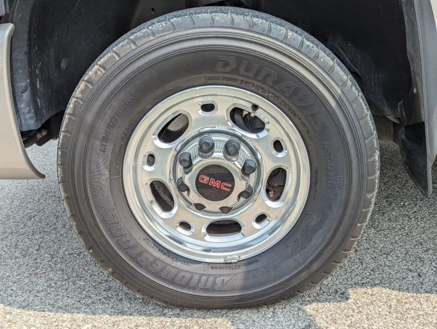 2004 GMC Sierra Heavy Duty 2nd Gen - Image 13 of 31