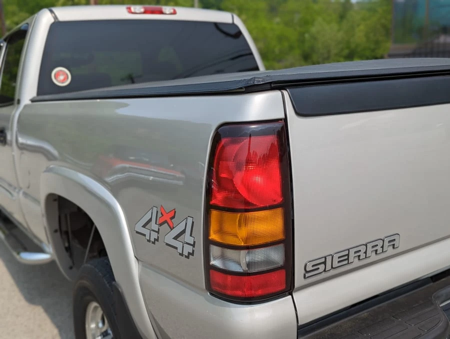 2004 GMC Sierra Heavy Duty 2nd Gen - Image 15 of 31