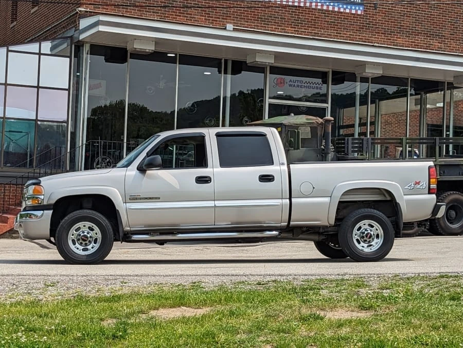 2004 GMC Sierra Heavy Duty 2nd Gen - Image 10 of 31